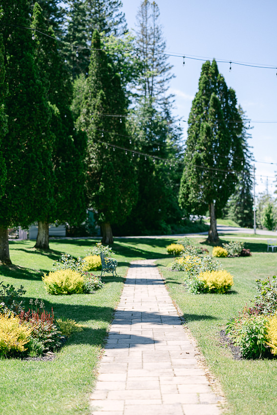 Les jardins du Manoir Stonehaven dans les Laurentides.