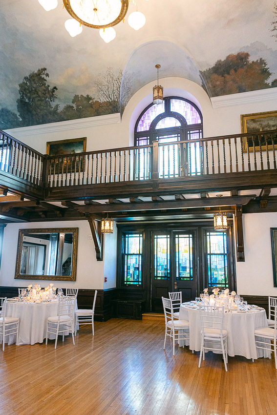 La salle de réception du Manoir Stonehaven. Se marier dans les Laurentides.