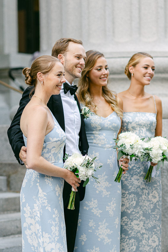 Portrait de famille, le marié et ses sœurs.