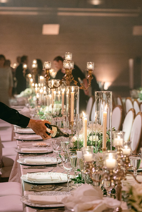 La table décorée, lors d'une réception de mariage au Théâtre St-James, Vieux-Montréal.