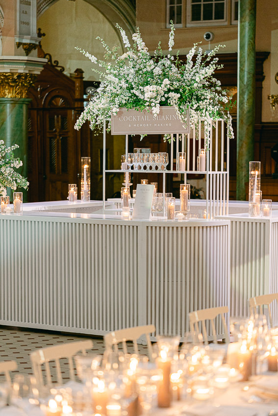 Le décor des wedding planners à Montréal : Crème Soda Événements. Salle de réception : Chapelle du Séminaire.