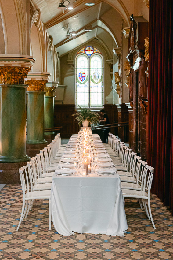 Le décor des wedding planners à Montréal : Crème Soda Événements. Salle de réception : Chapelle du Séminaire.