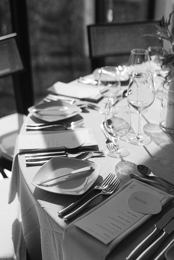 Le décor de la salle de réception, moderne et élégant. Wedding planner à Montréal : Agence Auréa.