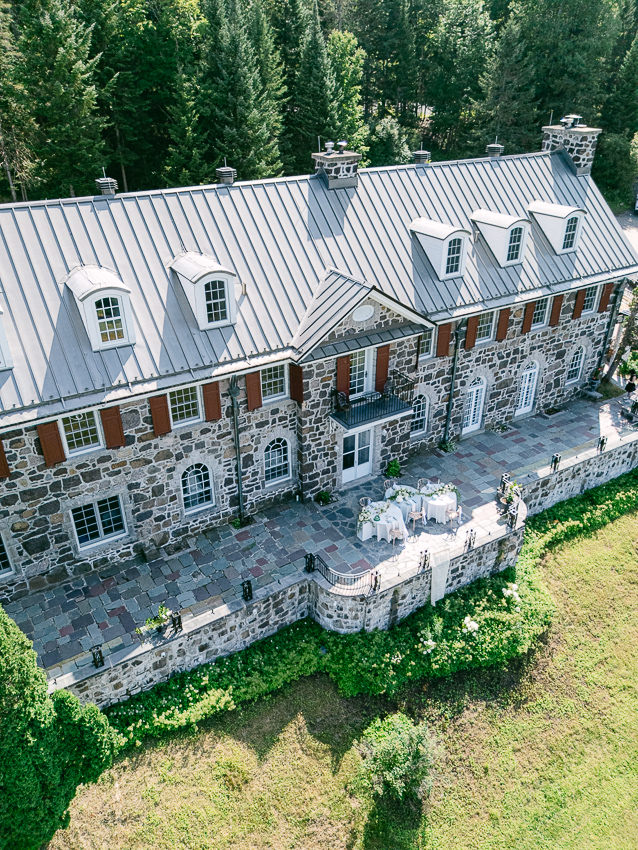 Vue sur le Manoir Davis à Ste-Agathe des Monts. Photo prise avec un drone par Sophie Asselin photographe.
