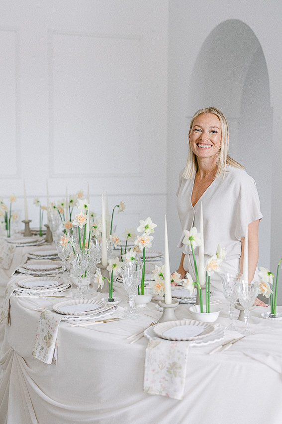 Portrait de la wedding planner à Montréal Paulina & Co, dans son décor.