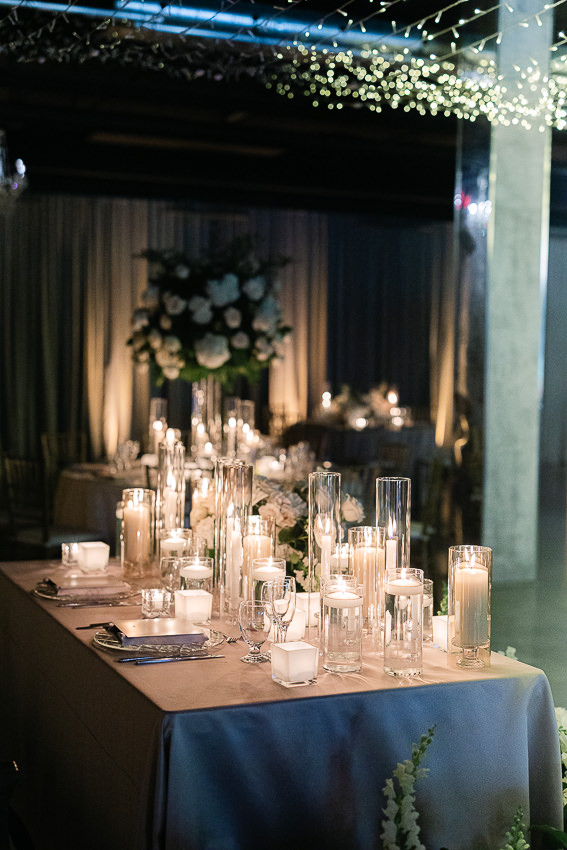 La salle de réception magnifiquement décorée par Sue-Ellen Events, wedding planner à Montréal. Plaza Rive-Sud.